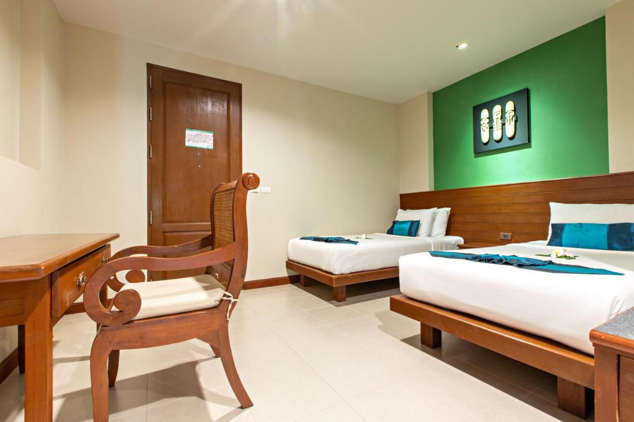 Habitación Familiar Deluxe con vistas a la piscina