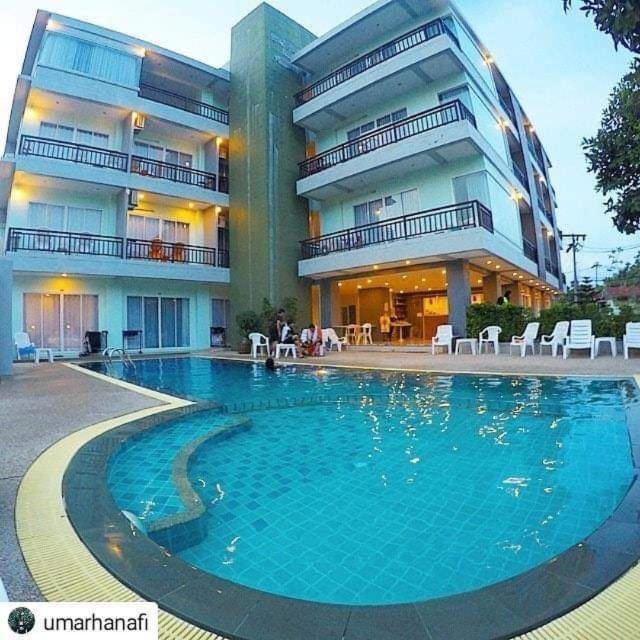 Pool Access Room