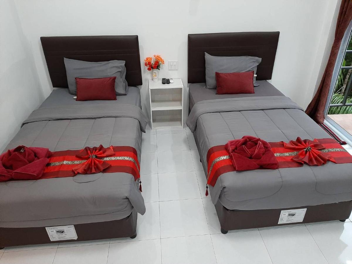 Standard Twin Room with Mountain View
