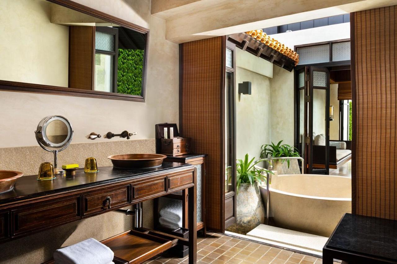 Oceanfront Pool Villa King