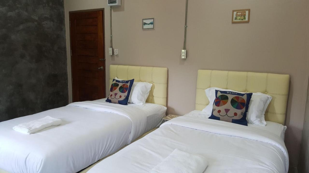 Standard Queen Room