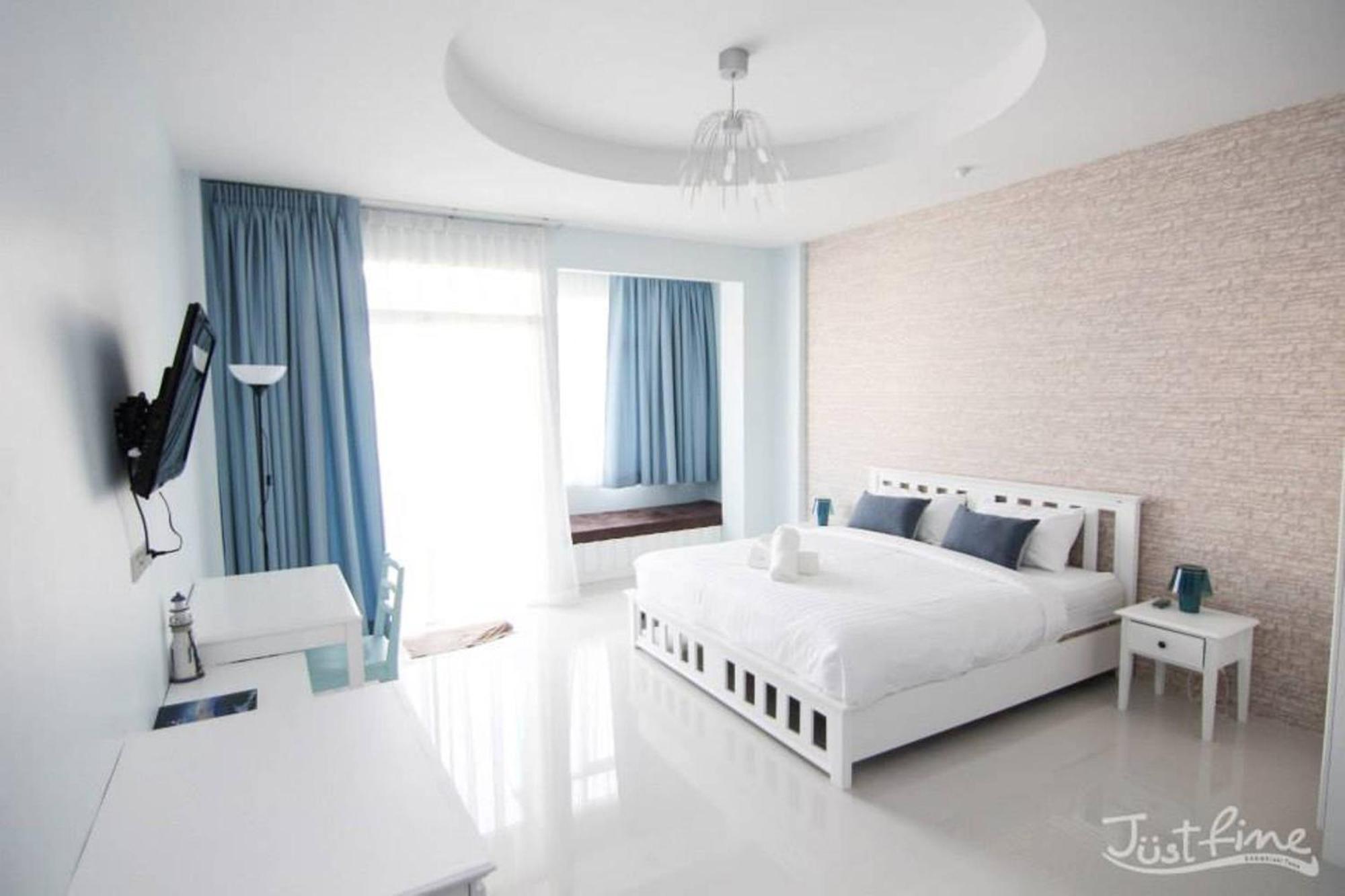 Deluxe Double Room,104200469:JPEG