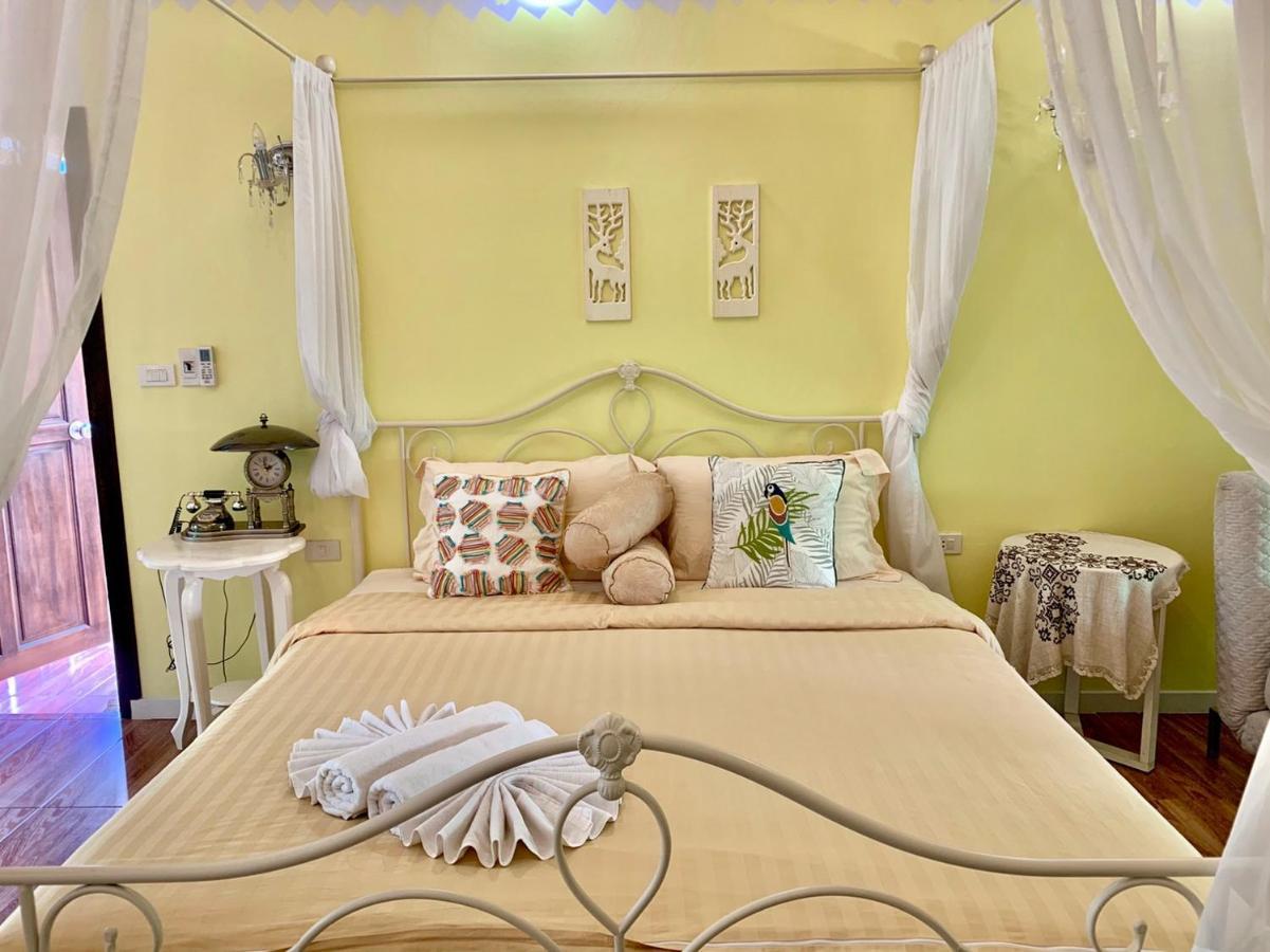 Queen Room Garden View