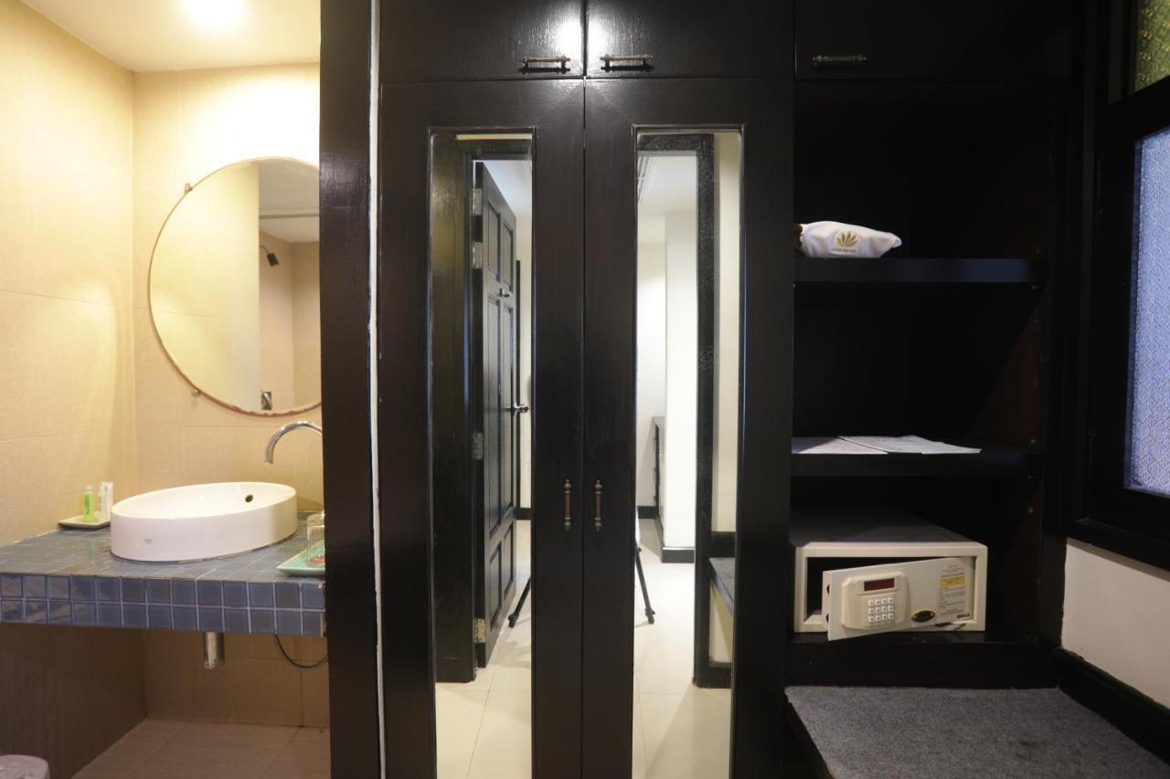 Twin Room with Pool View