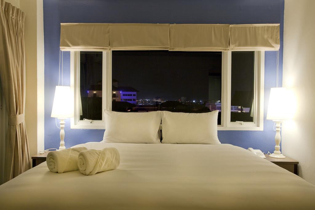 Quarto Deluxe com Cama de Casal ou 2 de Solteiro e Varanda
