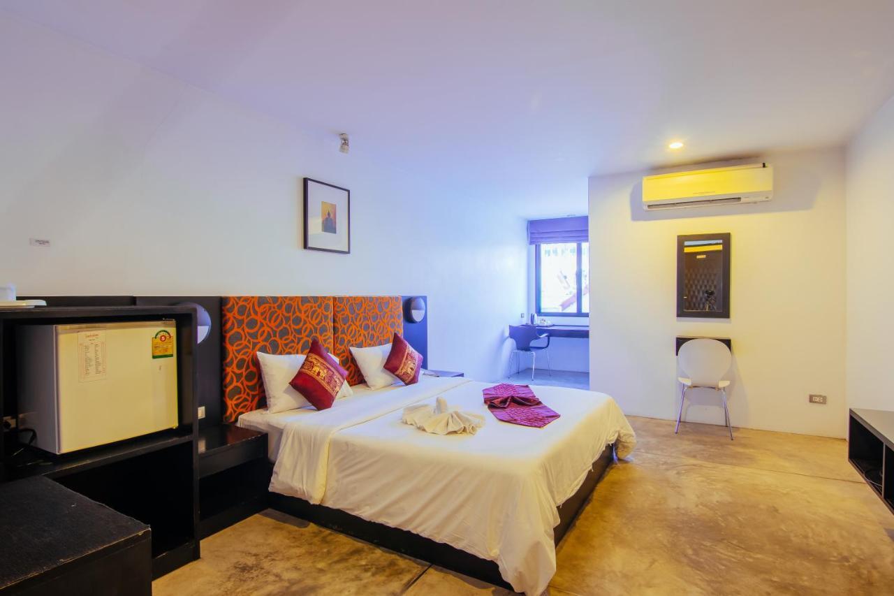 Large Deluxe Double or Twin Room