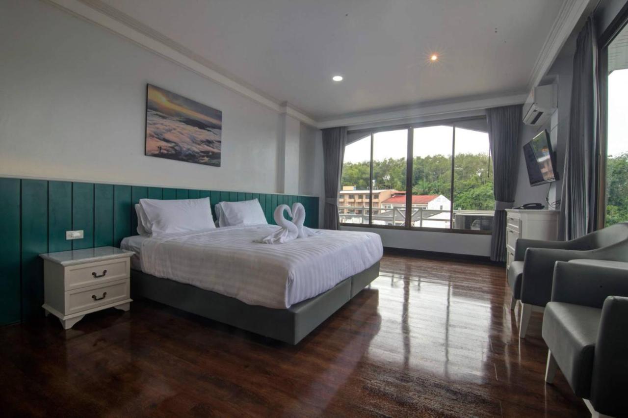 Deluxe King Room