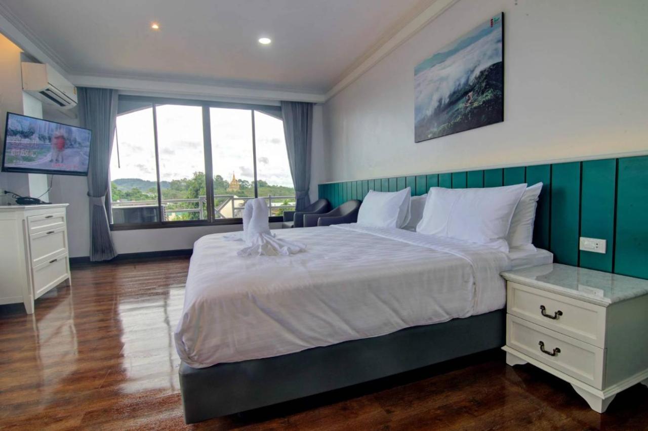 Deluxe King Room