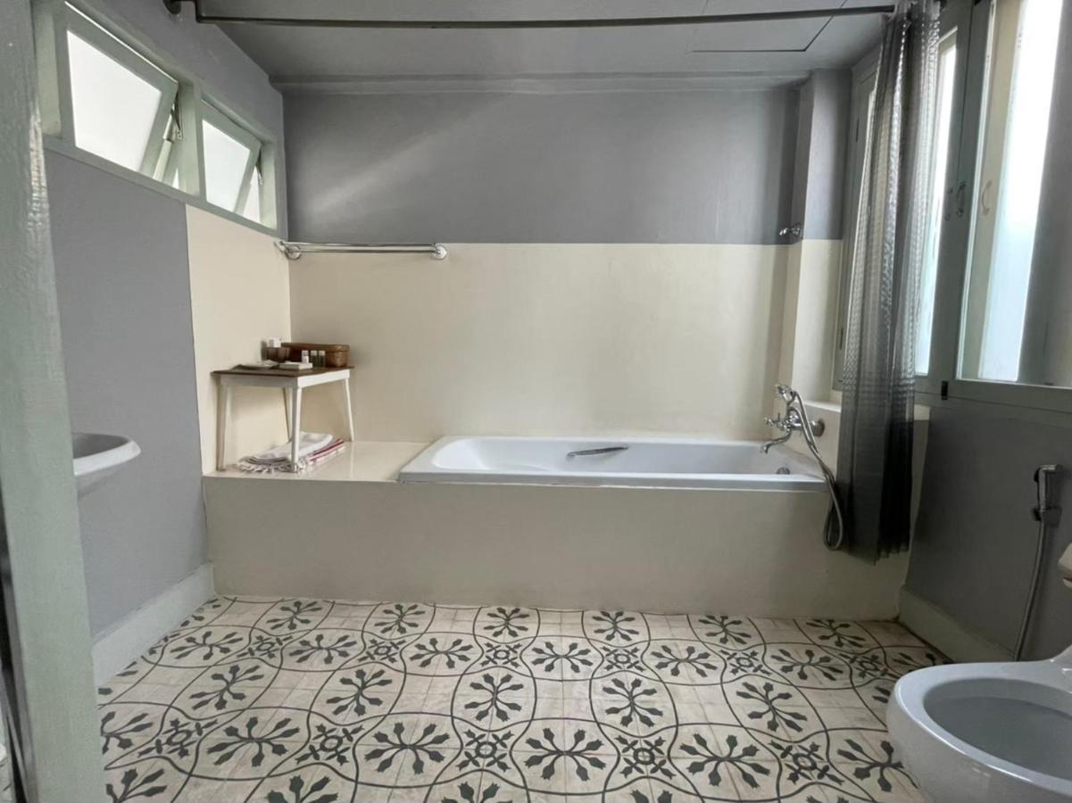 Deluxe Mountain View Sunroom — Large BedSingle Bed