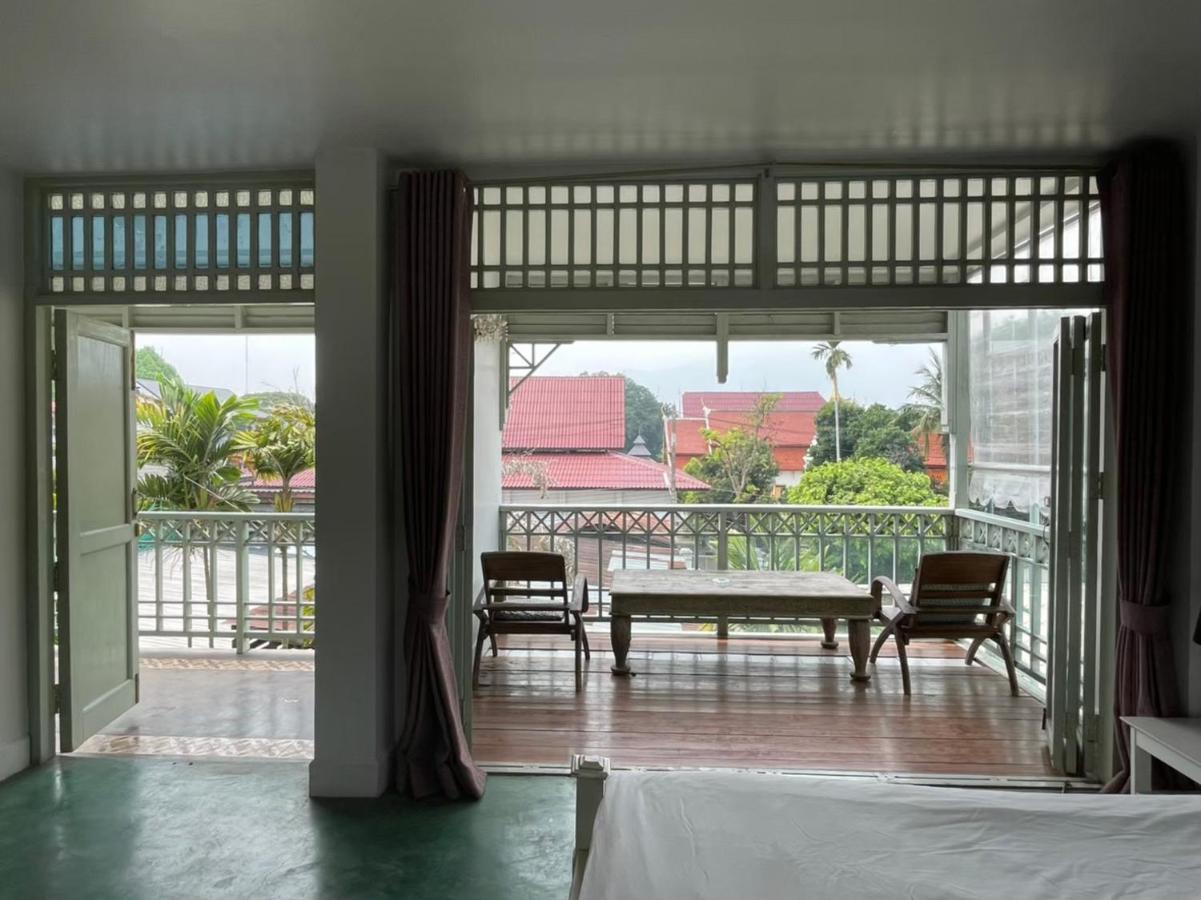 Deluxe Private Balcony Room — Large BedSingle Bed