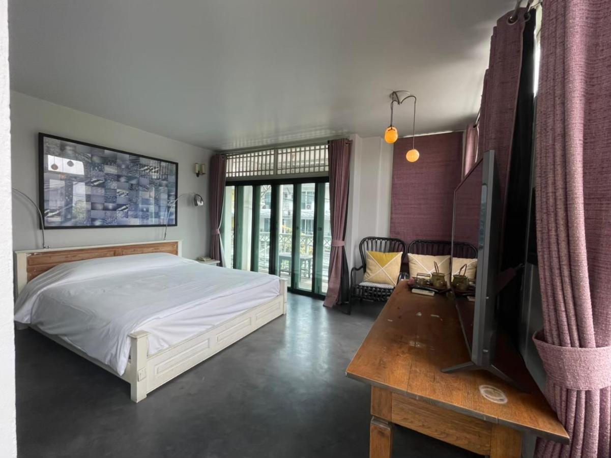 Grand Deluxe Mountain View Room Balcony & Bathtub