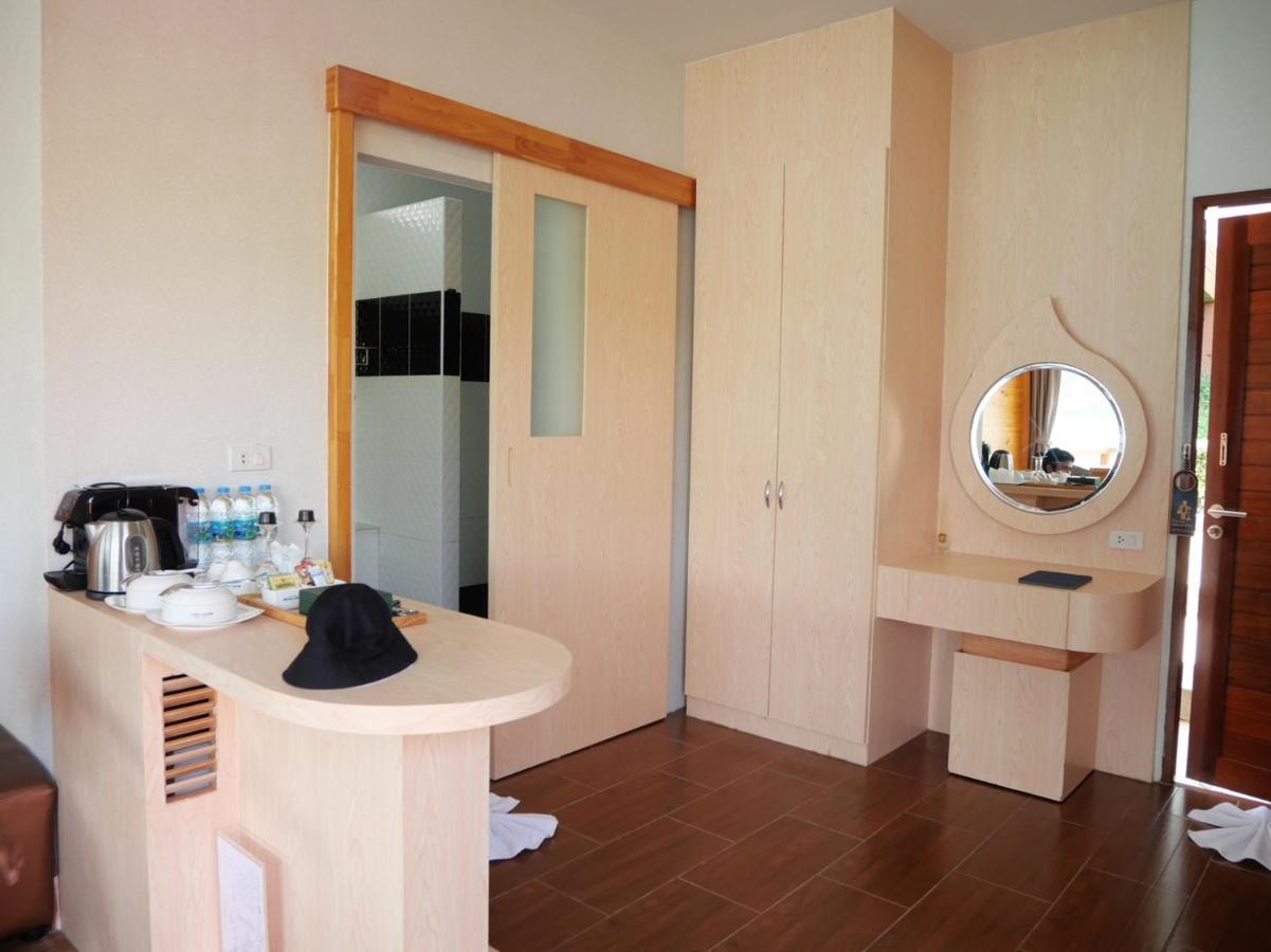 Deluxe tweepersoonskamer met balkon en uitzicht op zee