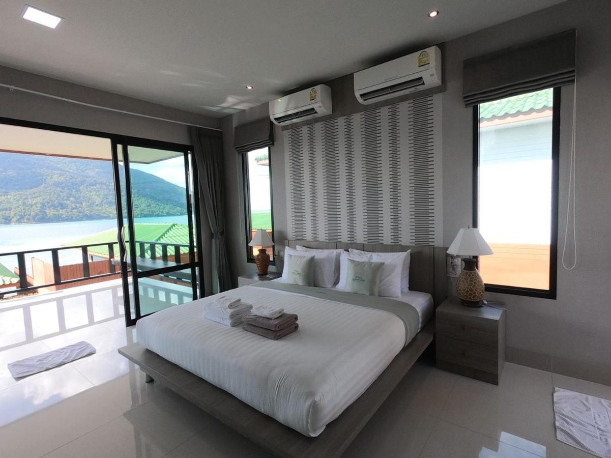 Deluxe tweepersoonskamer met balkon en uitzicht op zee