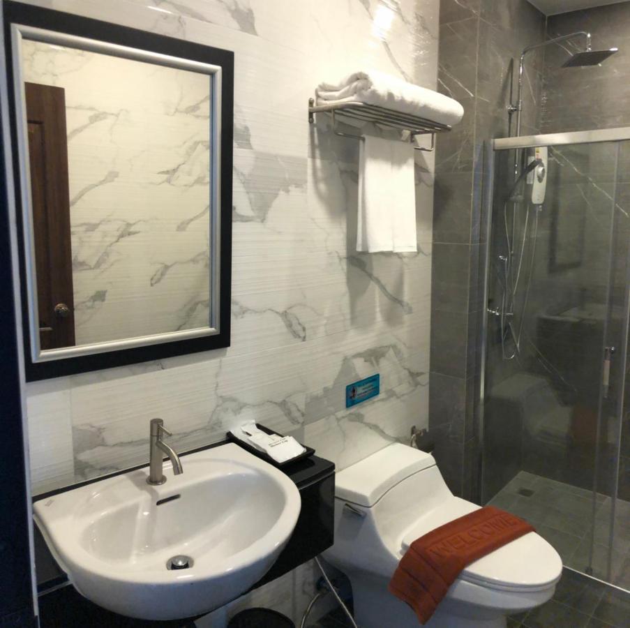 Queen Room with Pool View