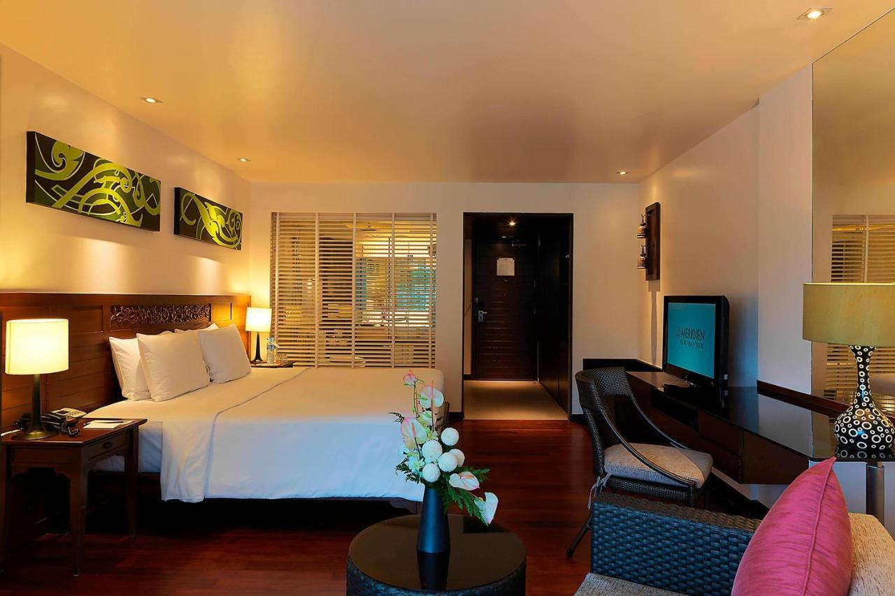 Deluxe Pool View Guest room 1 King Balcony