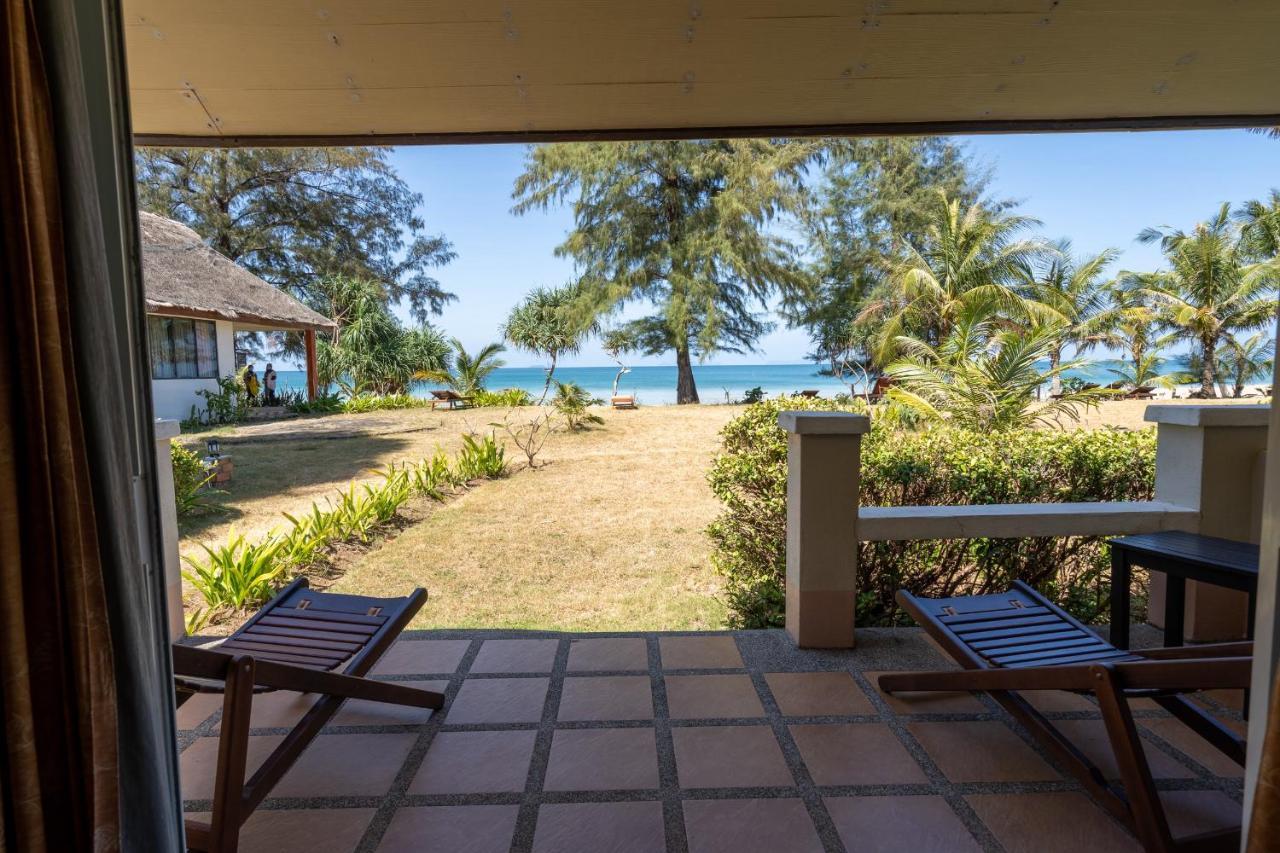 Superior Beachfront Bungalow,1186884898:JPEG