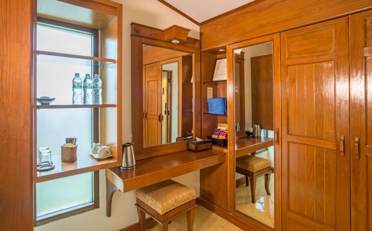 Tropical Villa Double Bed Sunrise Wing
