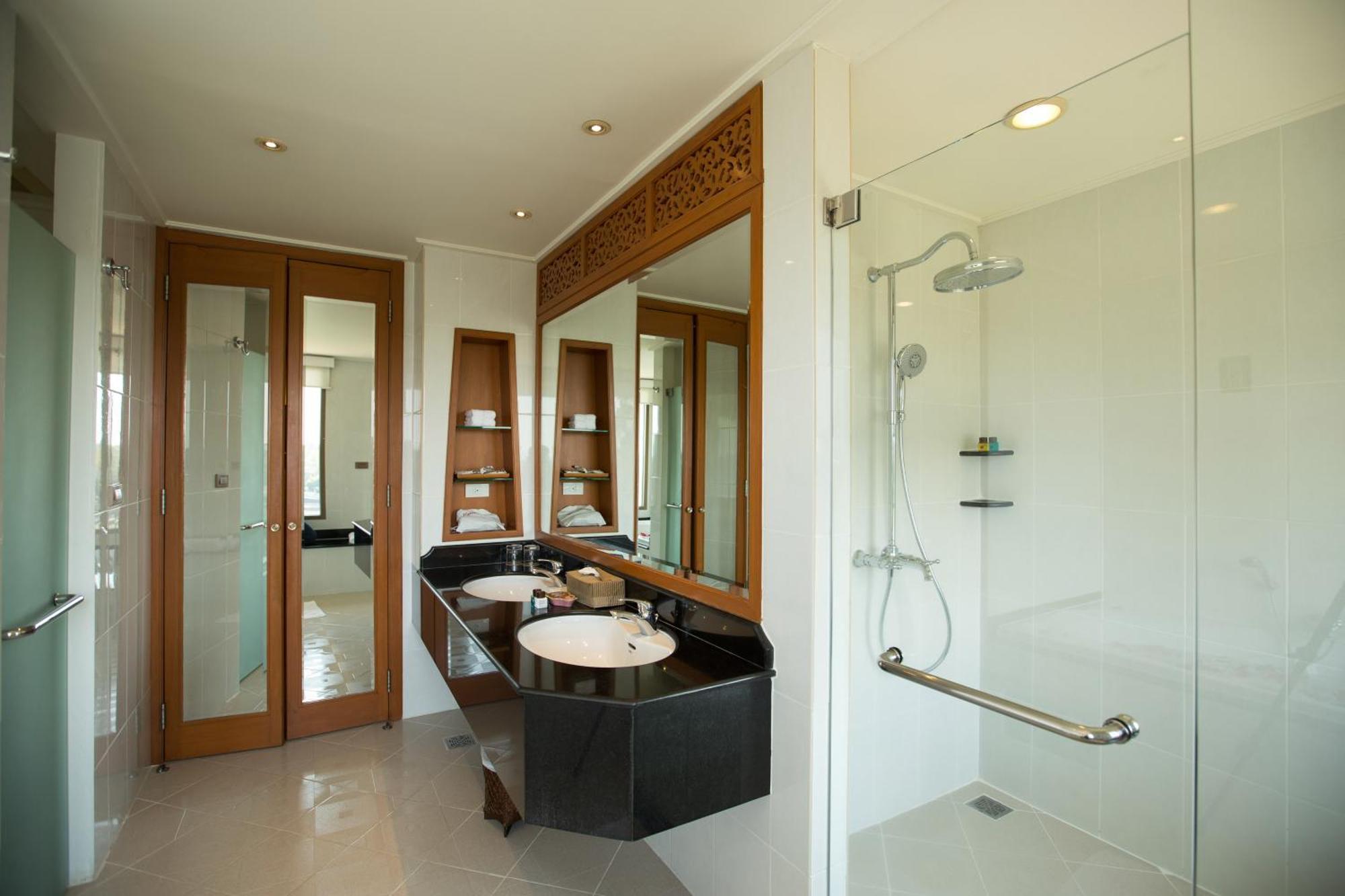 Balcony River View Suite