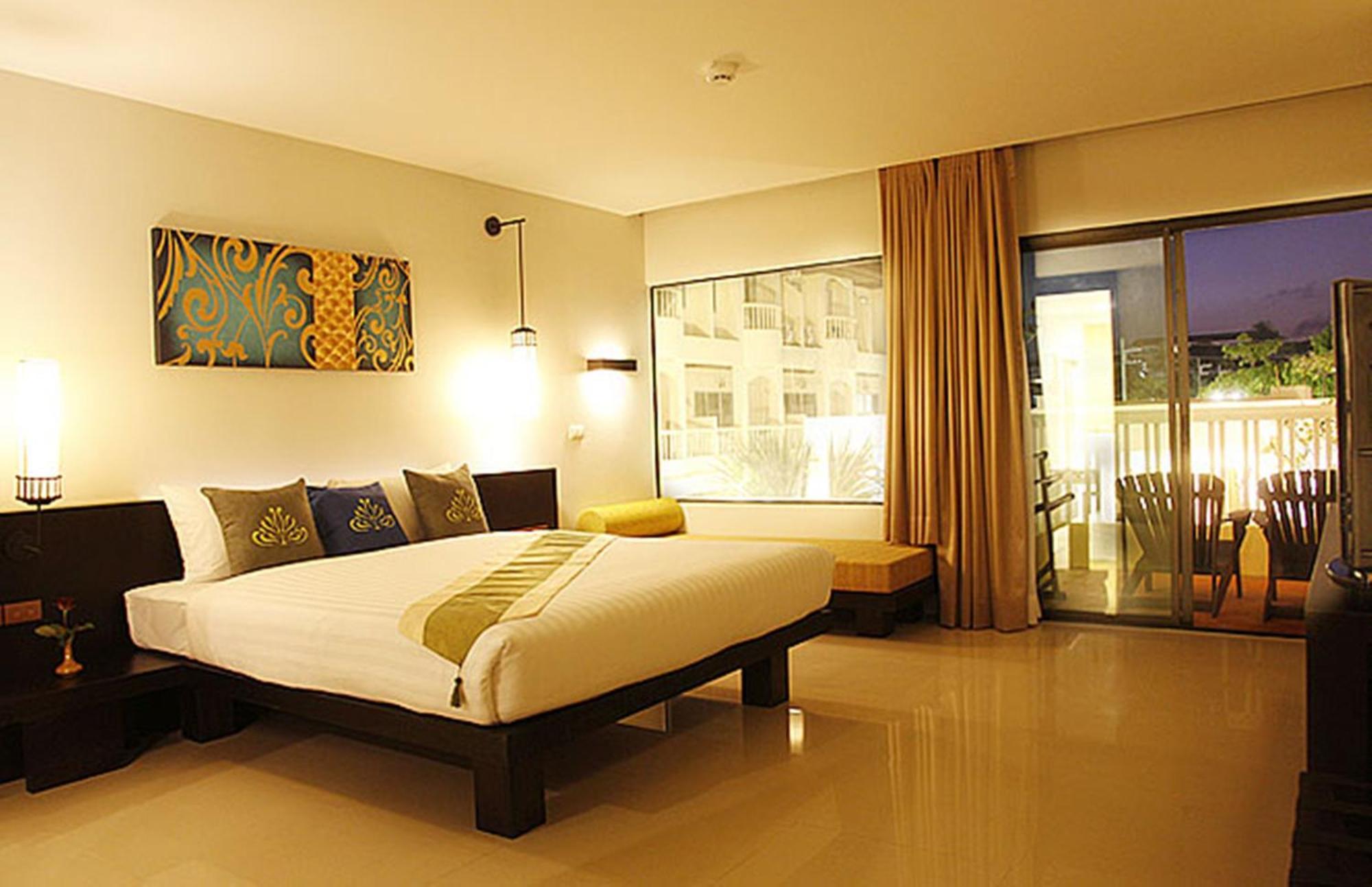 Grand Deluxe Double Room Pool View