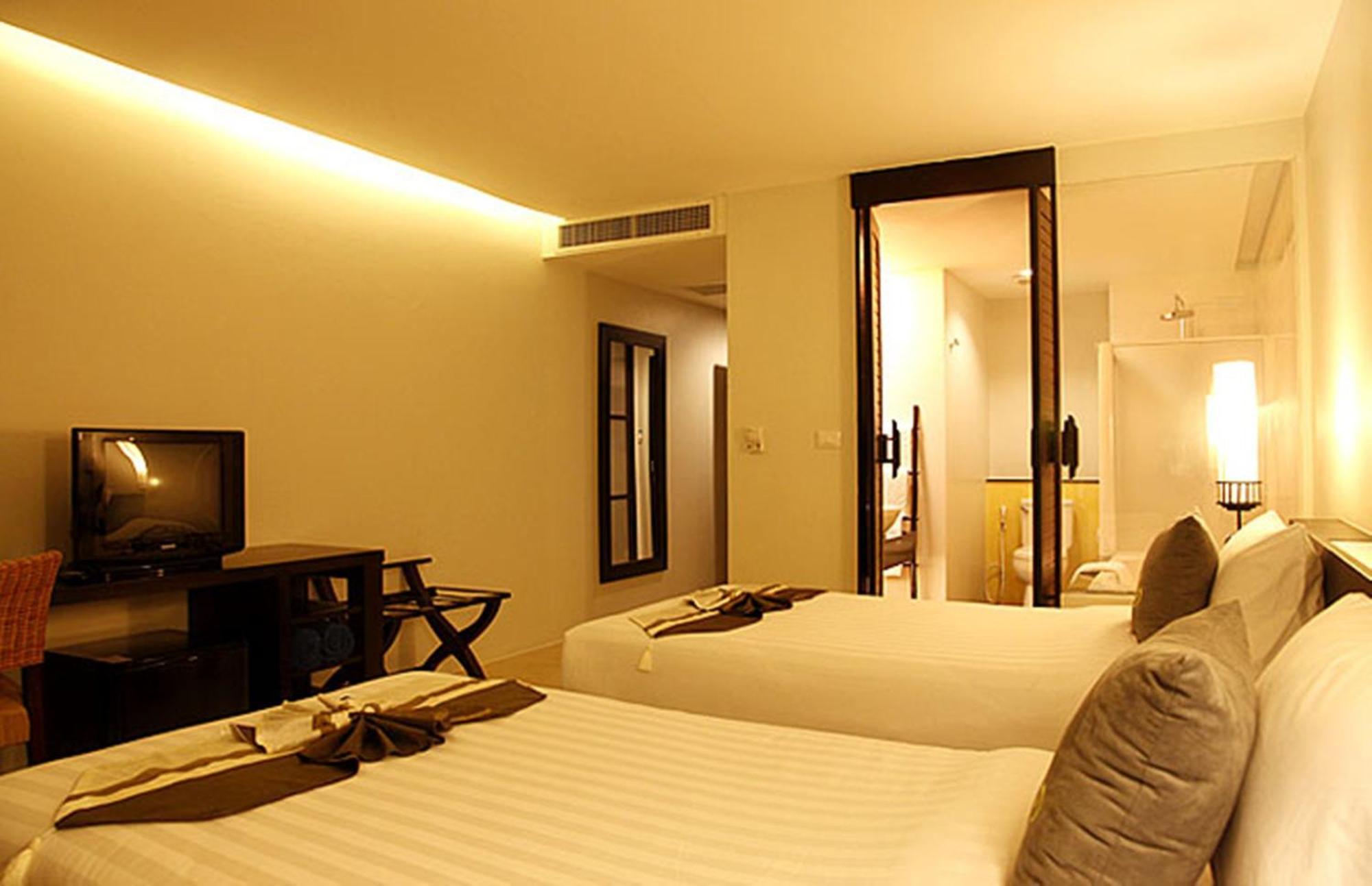 Deluxe Double or Twin Room Pool View