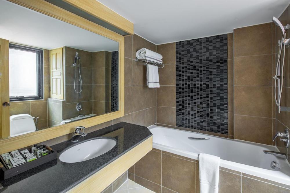Deluxe Double Room with Lake View