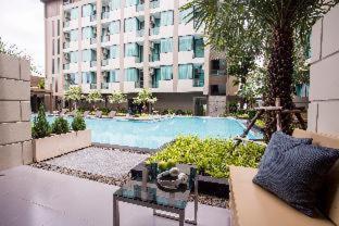 Deluxe Pool Access