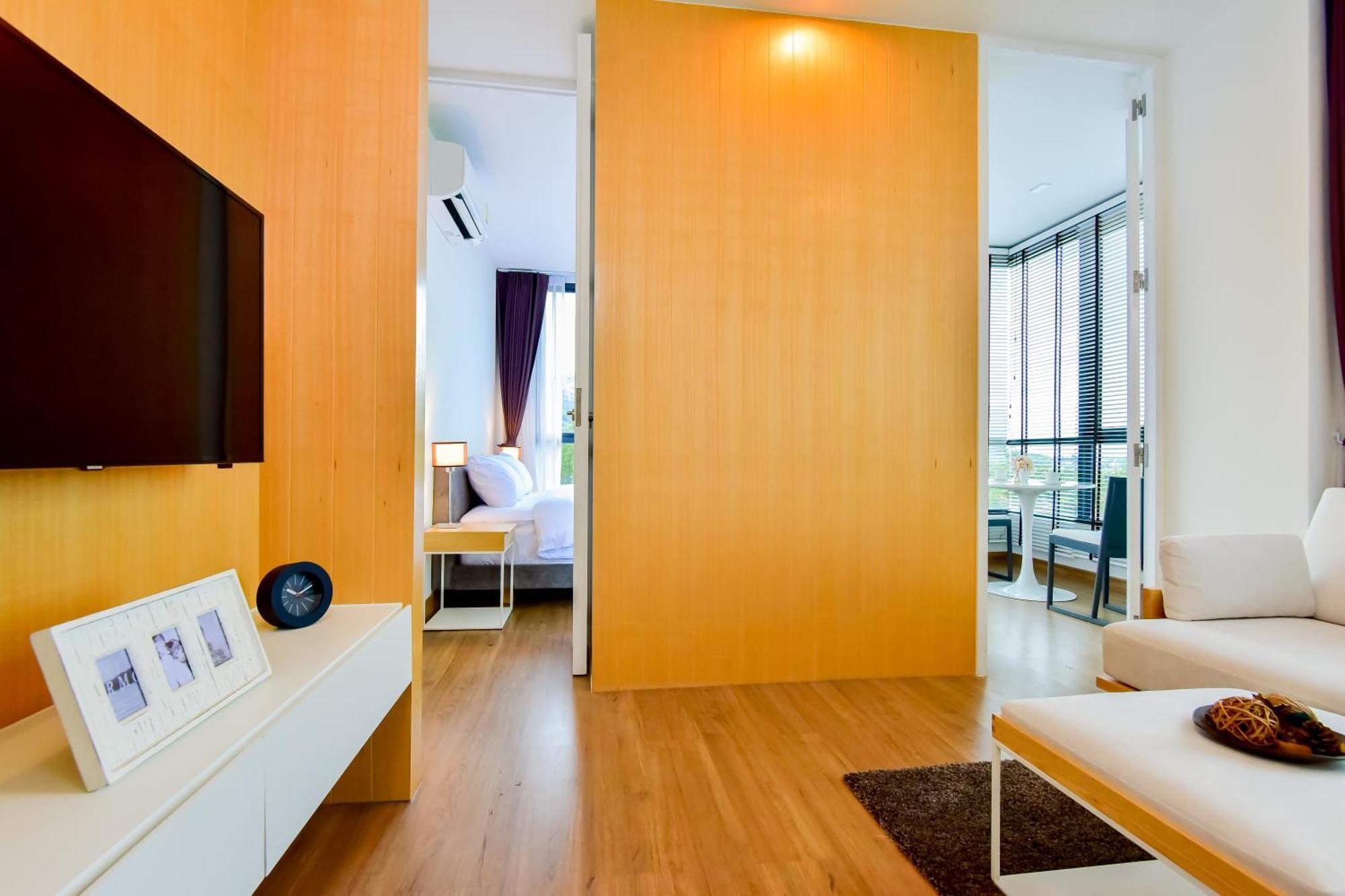 Deluxe One-Bedroom Suite