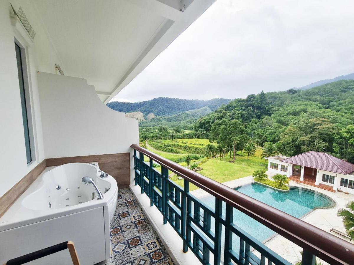 Nai Mueng Suite