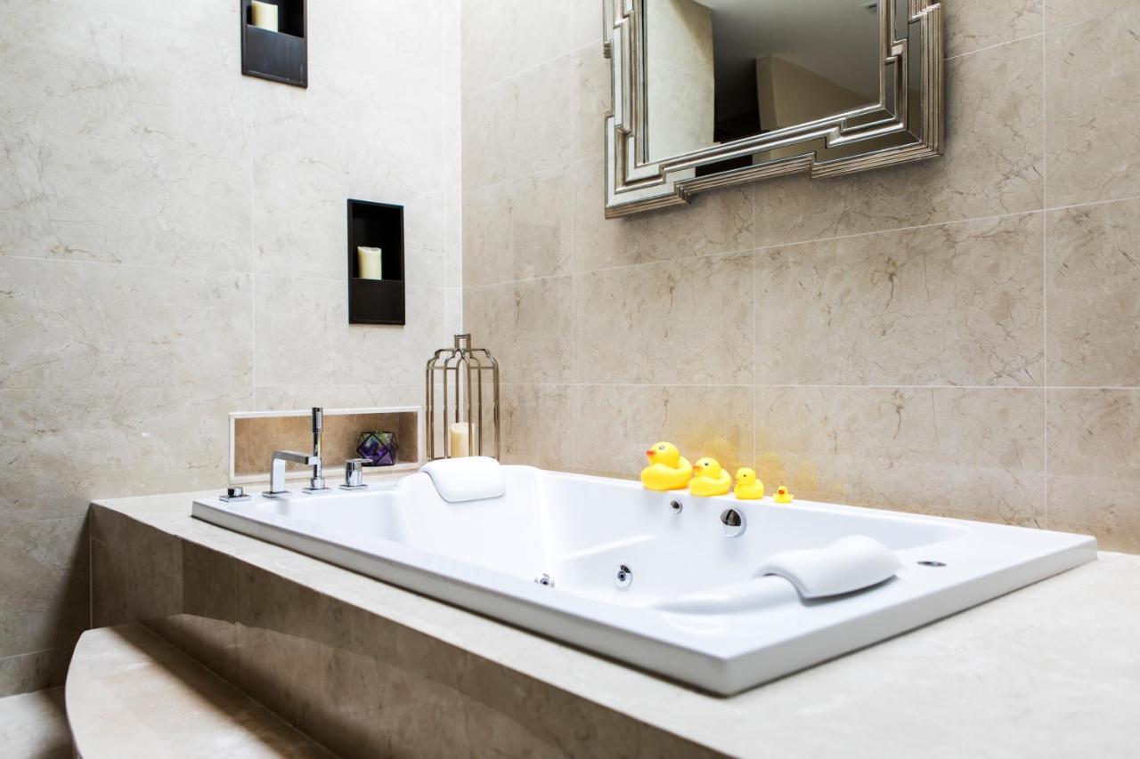 Three-Bedroom Presidential Beachfront Villa (24-hour butler service),1274224744:JPEG