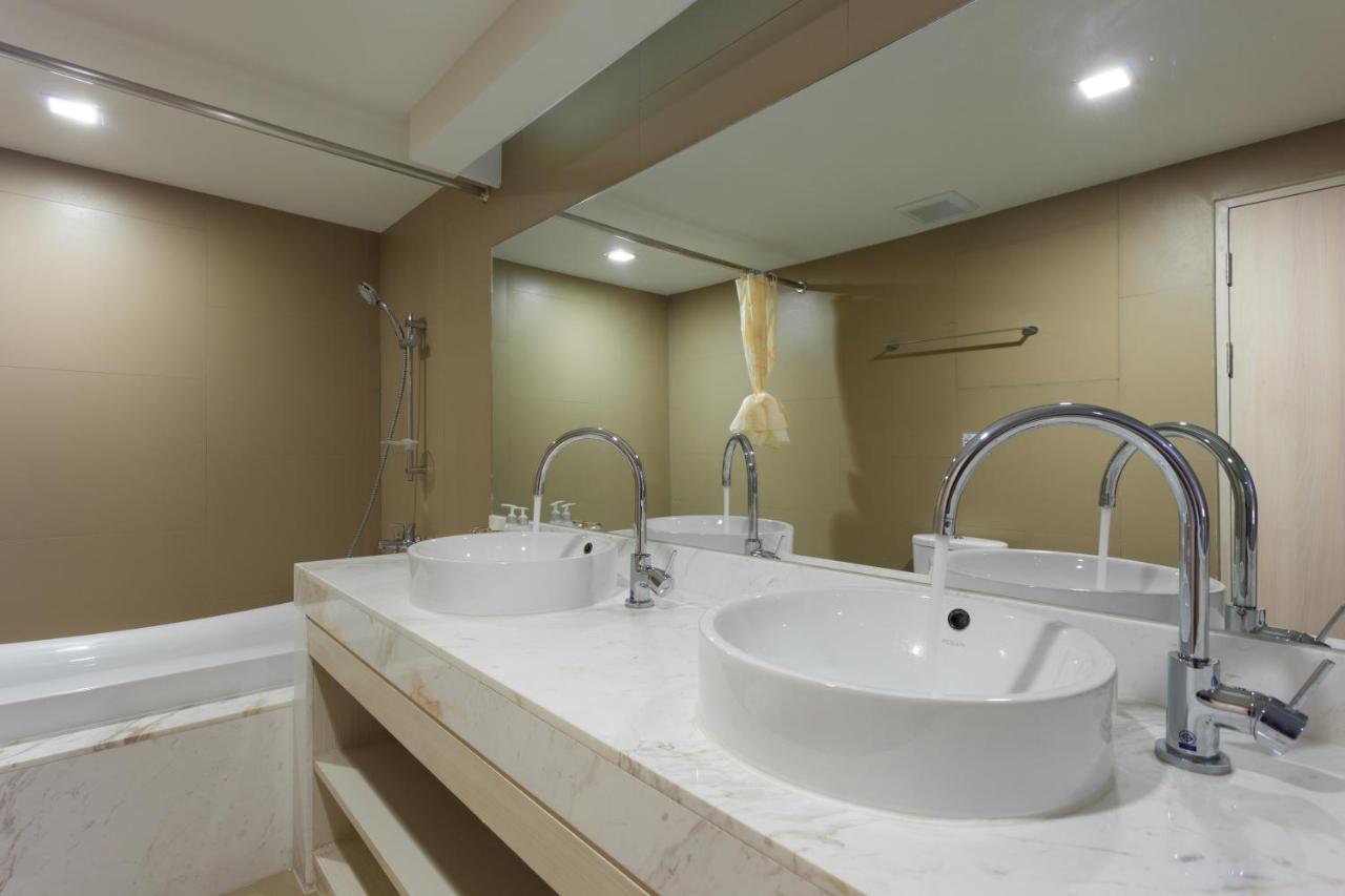 Coral Deluxe Double Room Seaview B