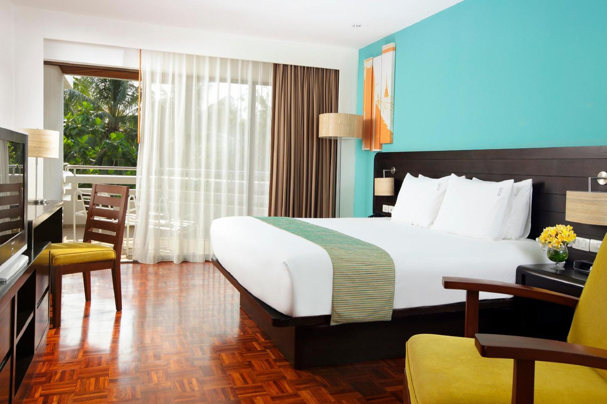 Zimmer mit Kingsize-Bett und Meerblick