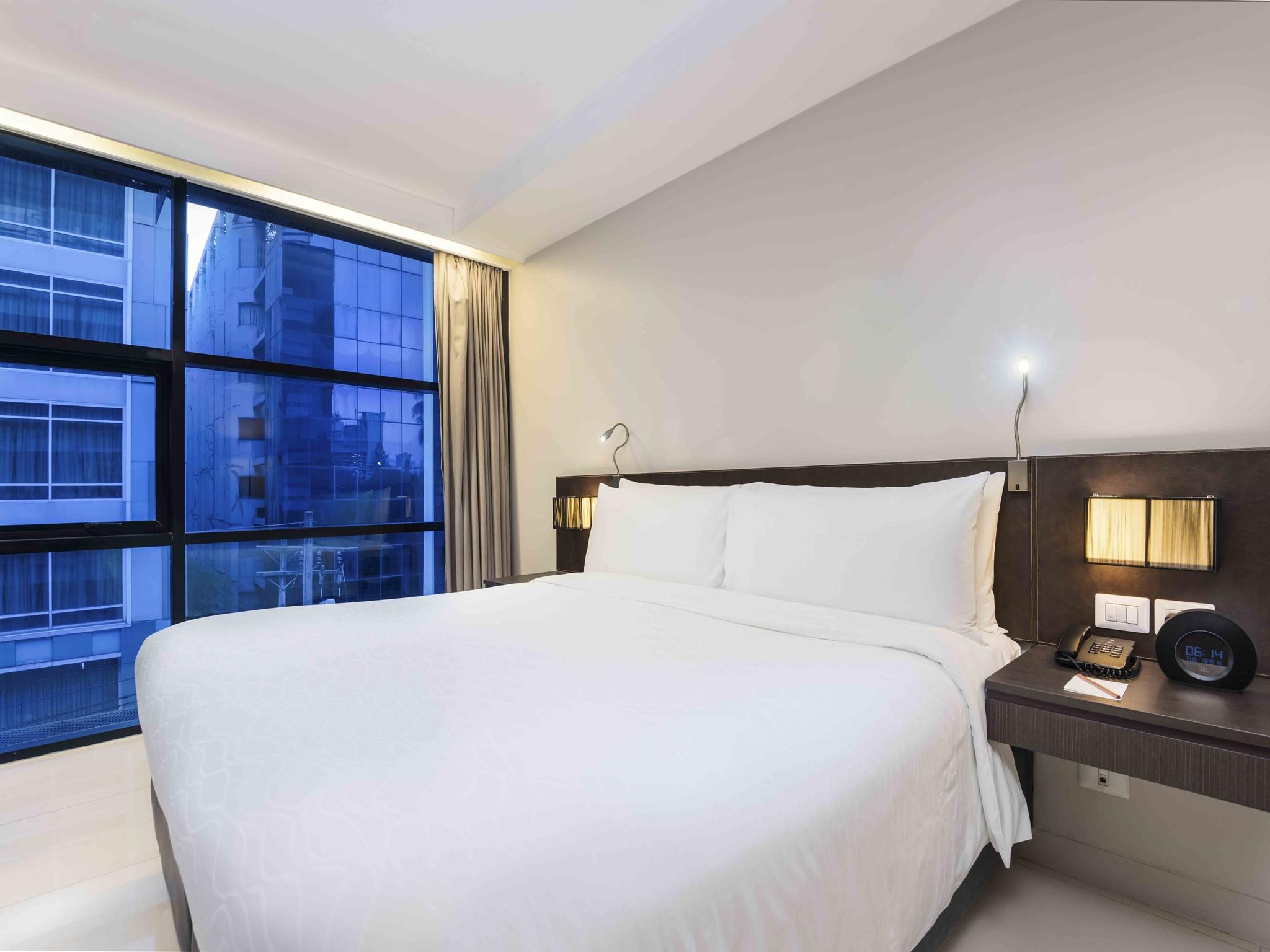 Studio Deluxe King Room