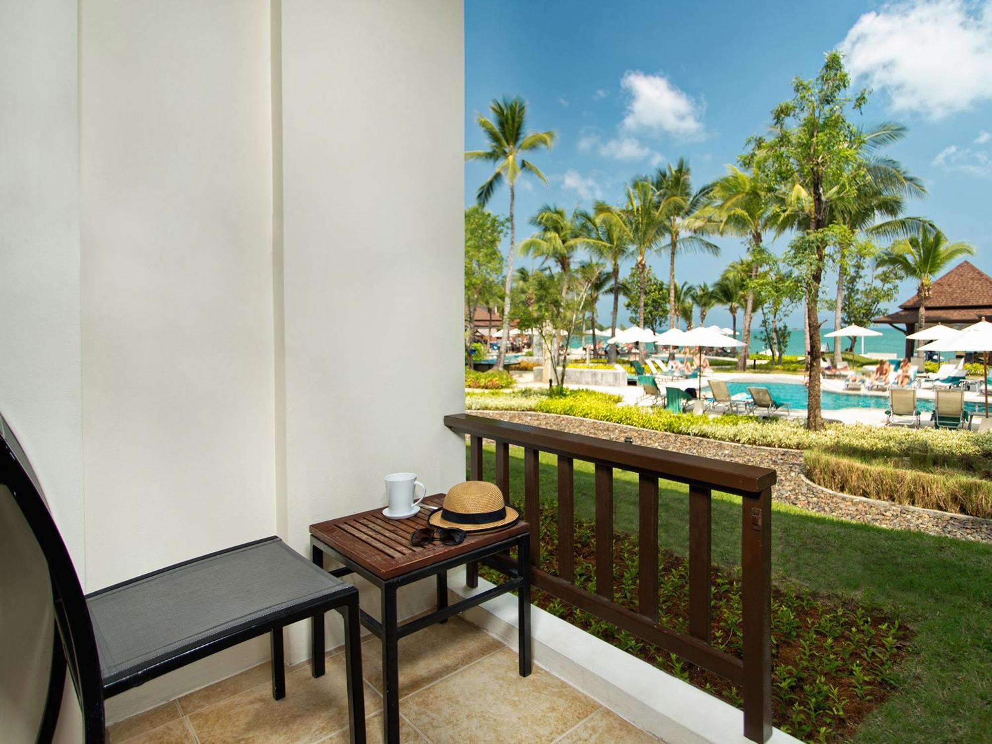 Standard Queen Room with Sea View