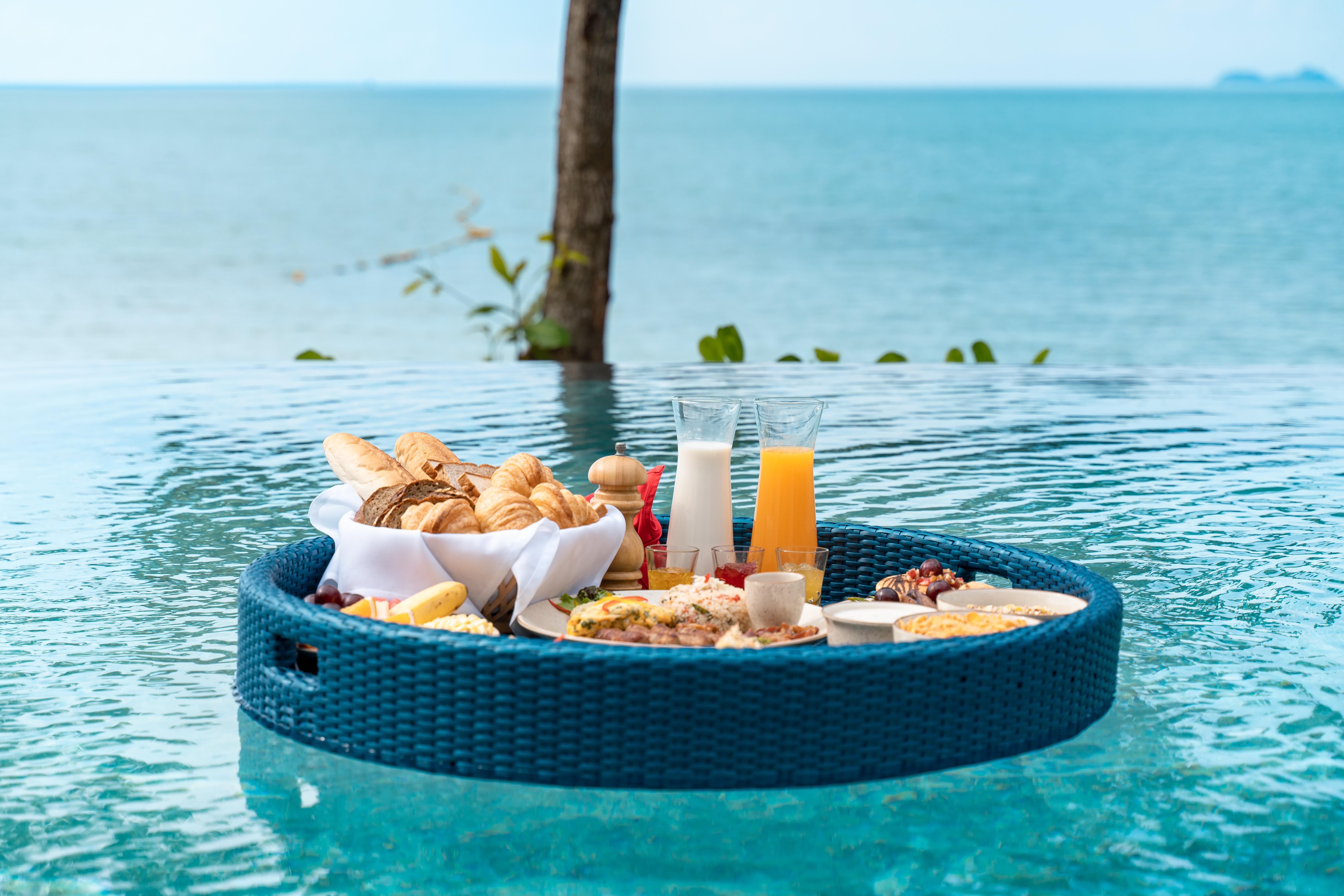 2 Bedrooms Beachfront Pool Villa