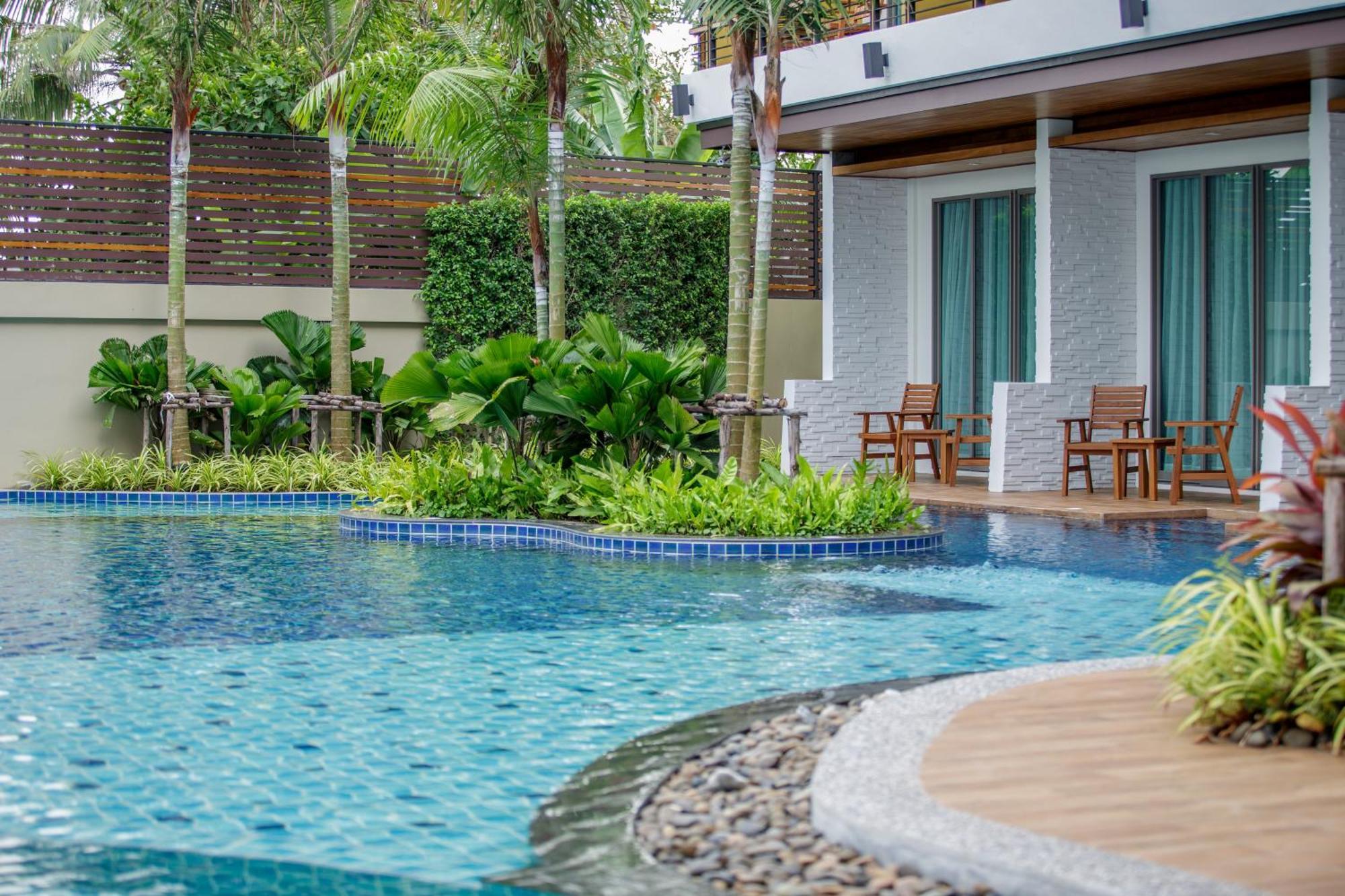 Deluxe Double Room with Pool Access