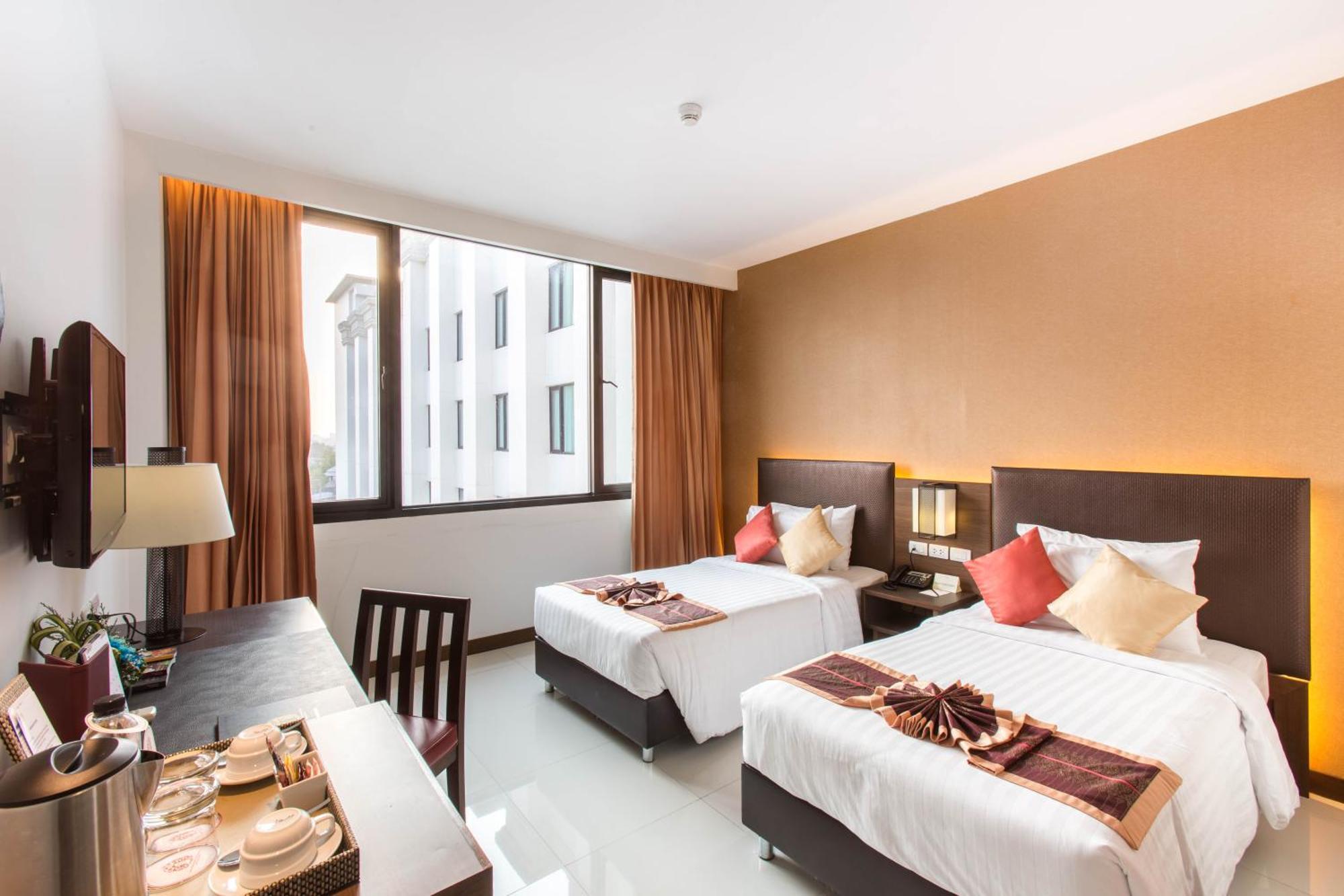 Deluxe Double or Twin Room Pool View