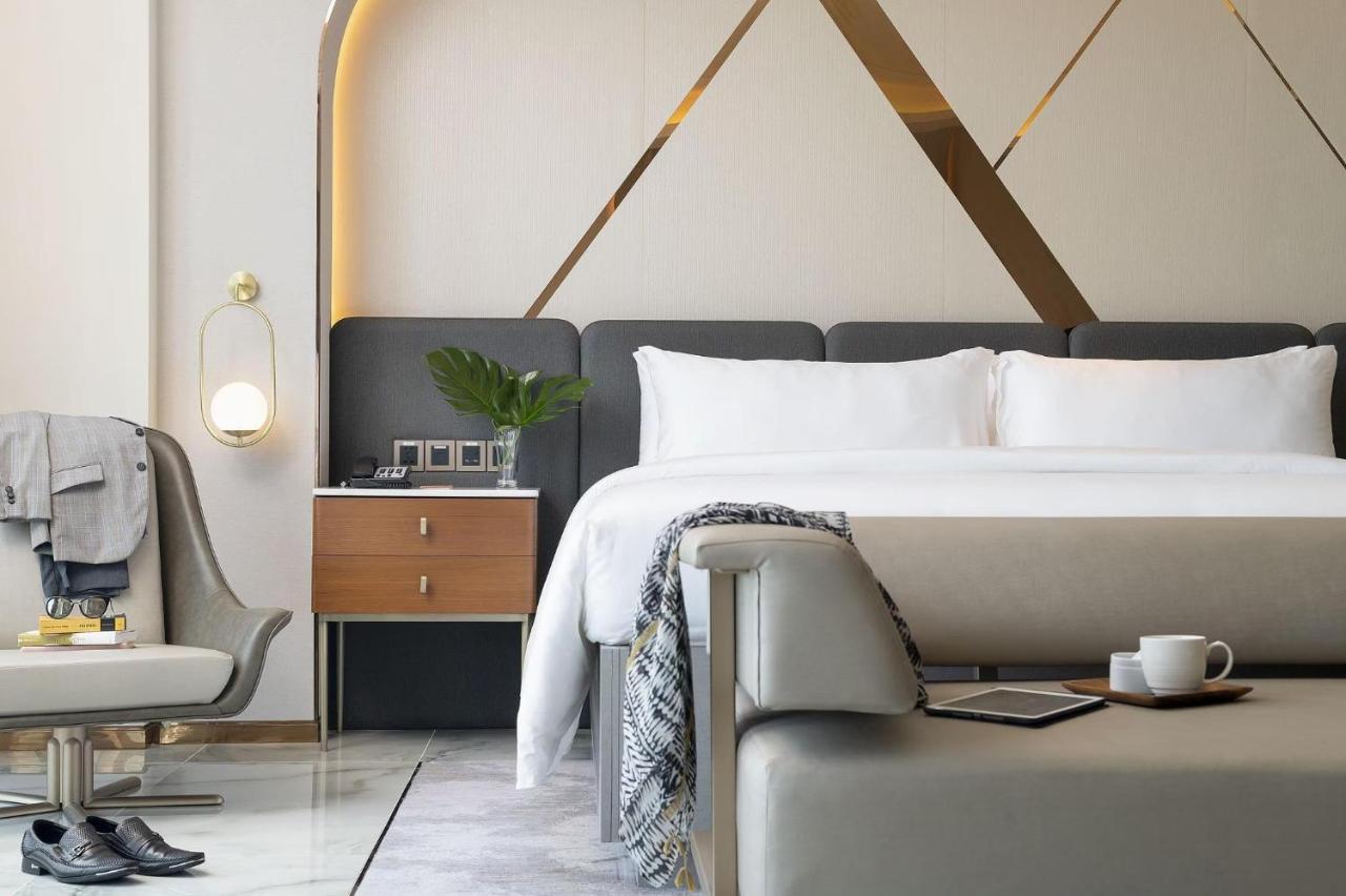 Executive Suite,1298401840:JPEG