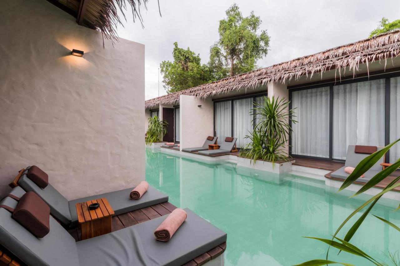 Deluxe Pool Access,1297743919:JPEG