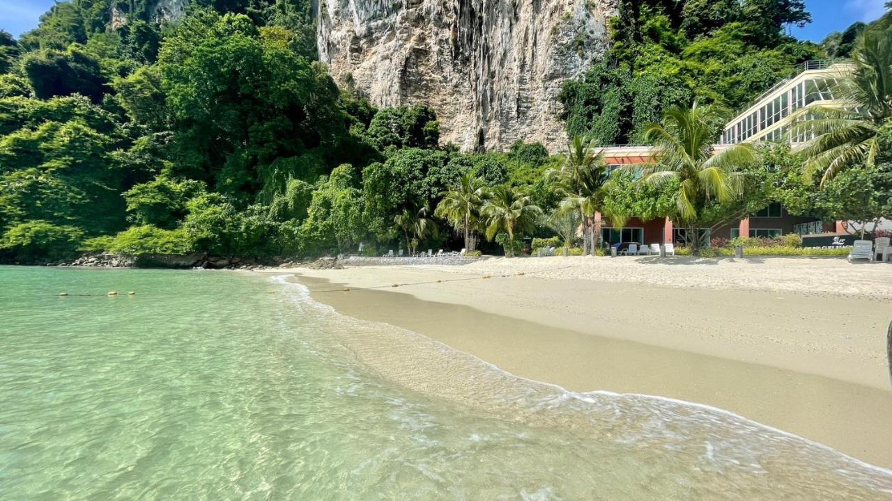 Luxury Double Room Beach Front with Pool