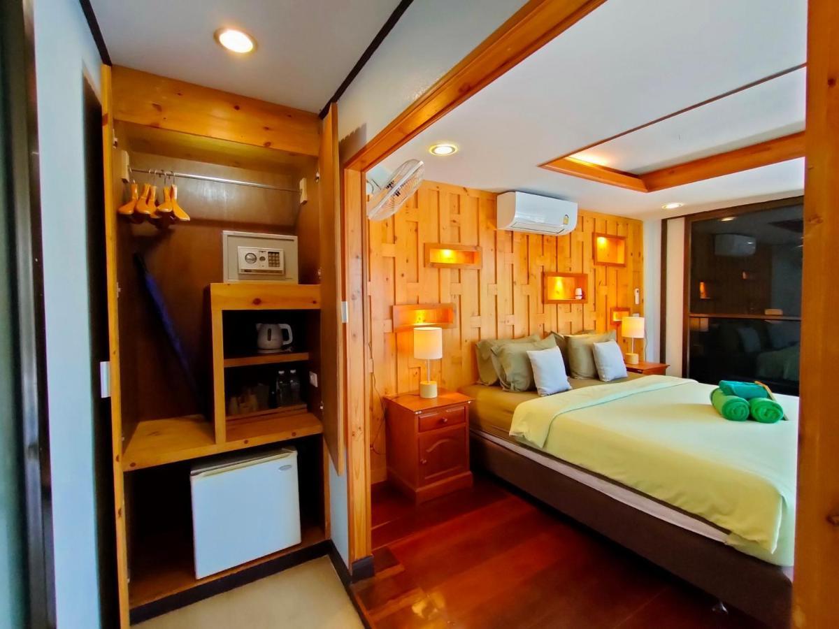 Zweibettzimmer im thailändischen Stil mit Meerblick