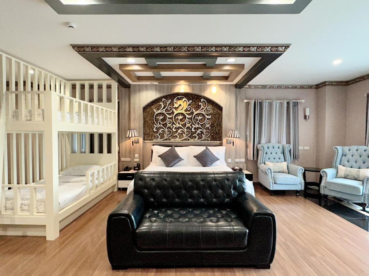 Family Room,1310827441:JPEG