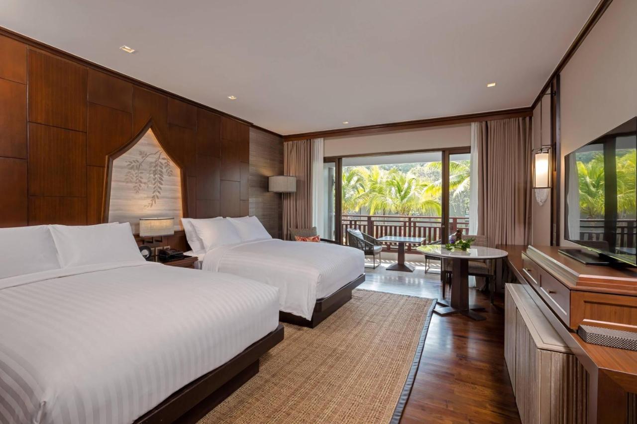 Premium Doppelzimmer mit 2 Doppelbetten, Balkon und Poolblick