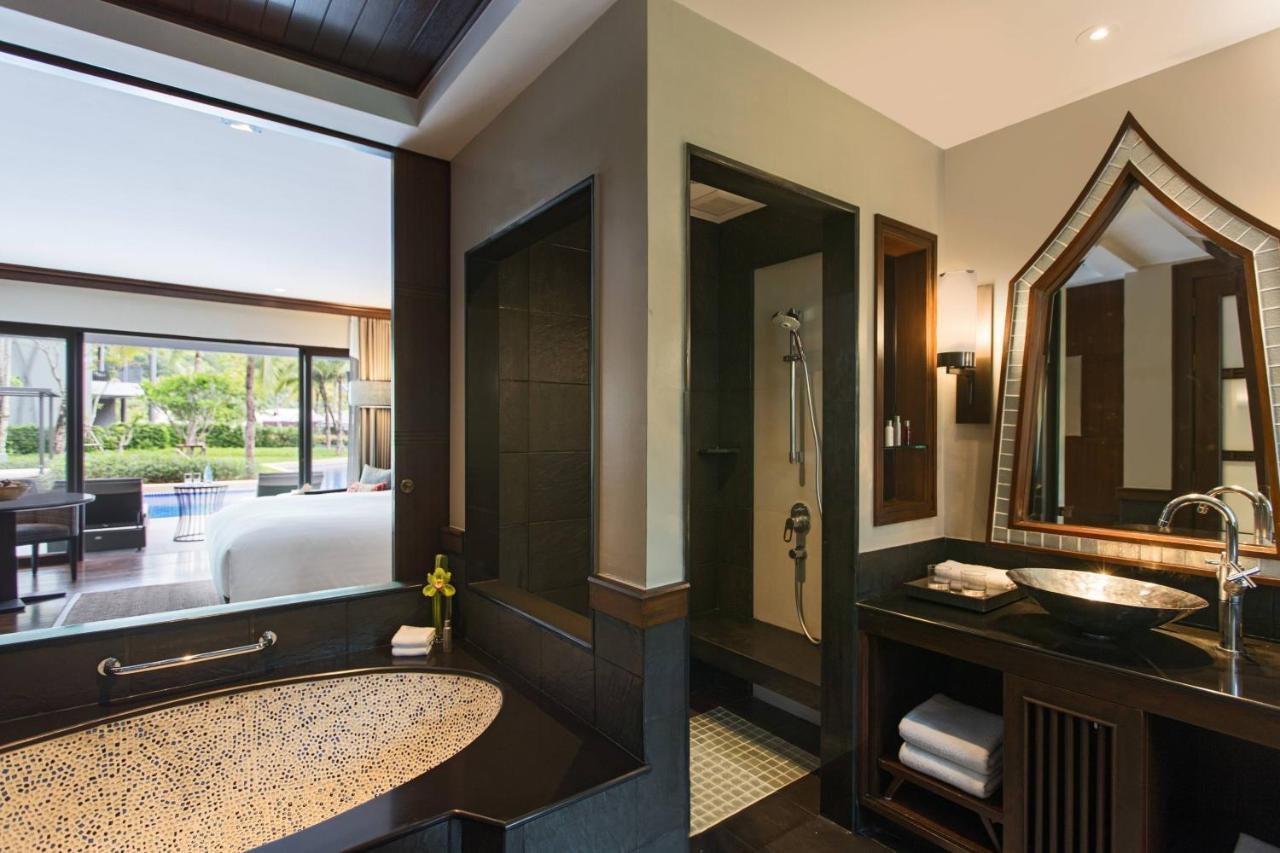 Zimmer mit 2 Doppelbetten und Premium-Zugang zum Pool