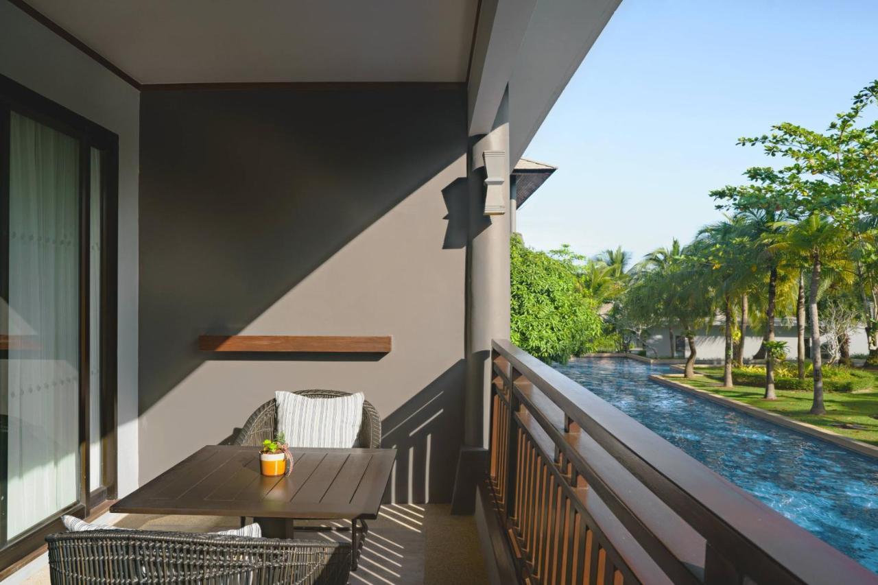 Premium Zimmer mit 1 Kingsize-Bett, Poolblick und Balkon