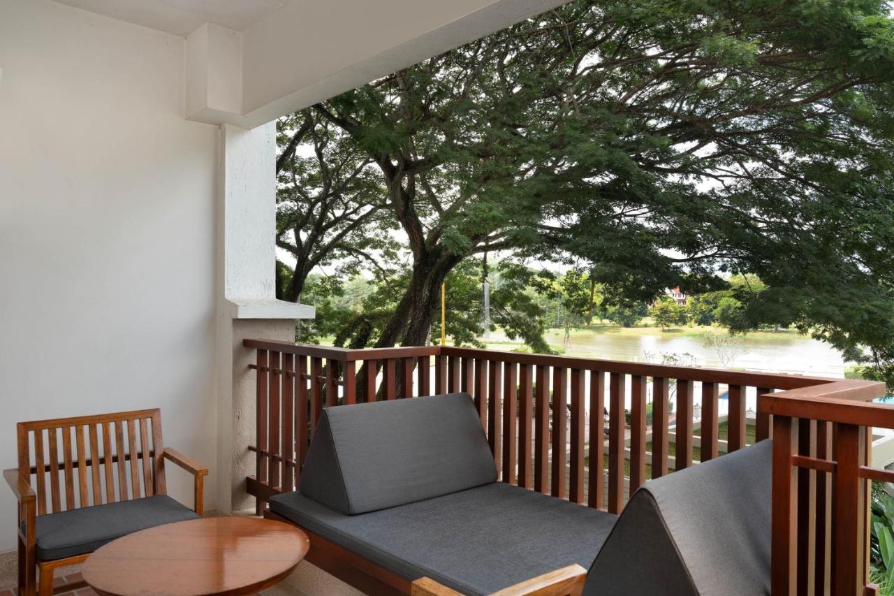 Deluxe River View Guest room 1 King River view Balcony