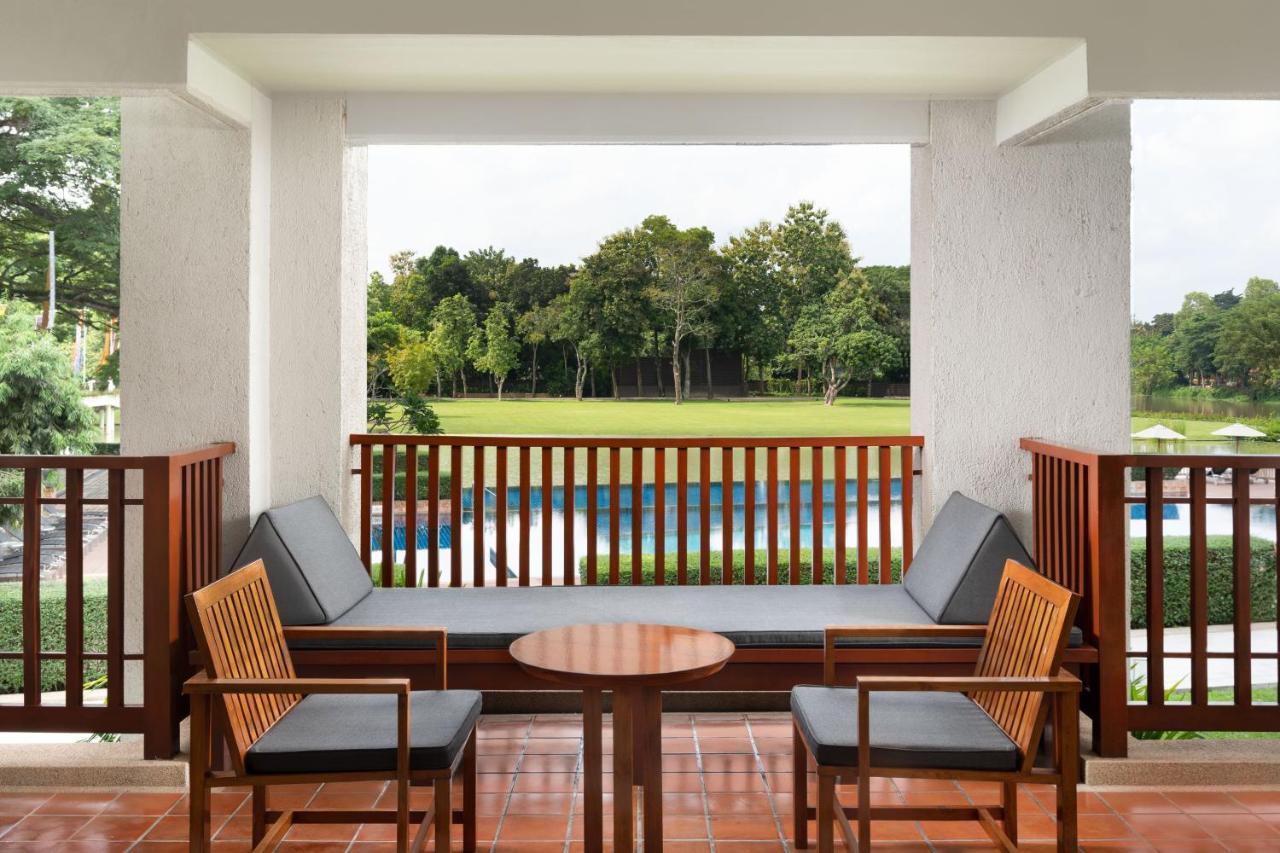 Grande Deluxe Pool View Larger Guest room 1 King Balcony