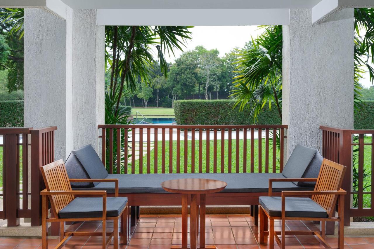 Grande Deluxe Terrace Larger Guest room 1 King Balcony
