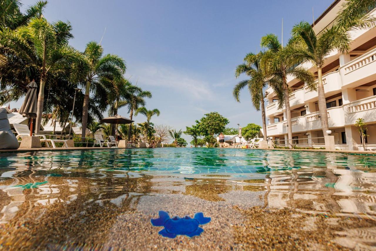 Deluxe Double or Twin Room Pool View