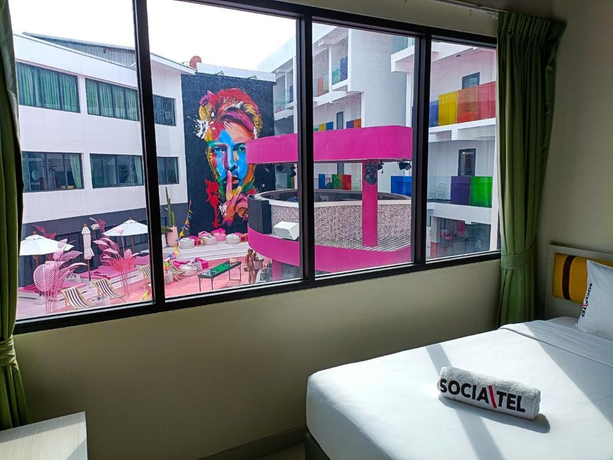 Superior Pool View Room