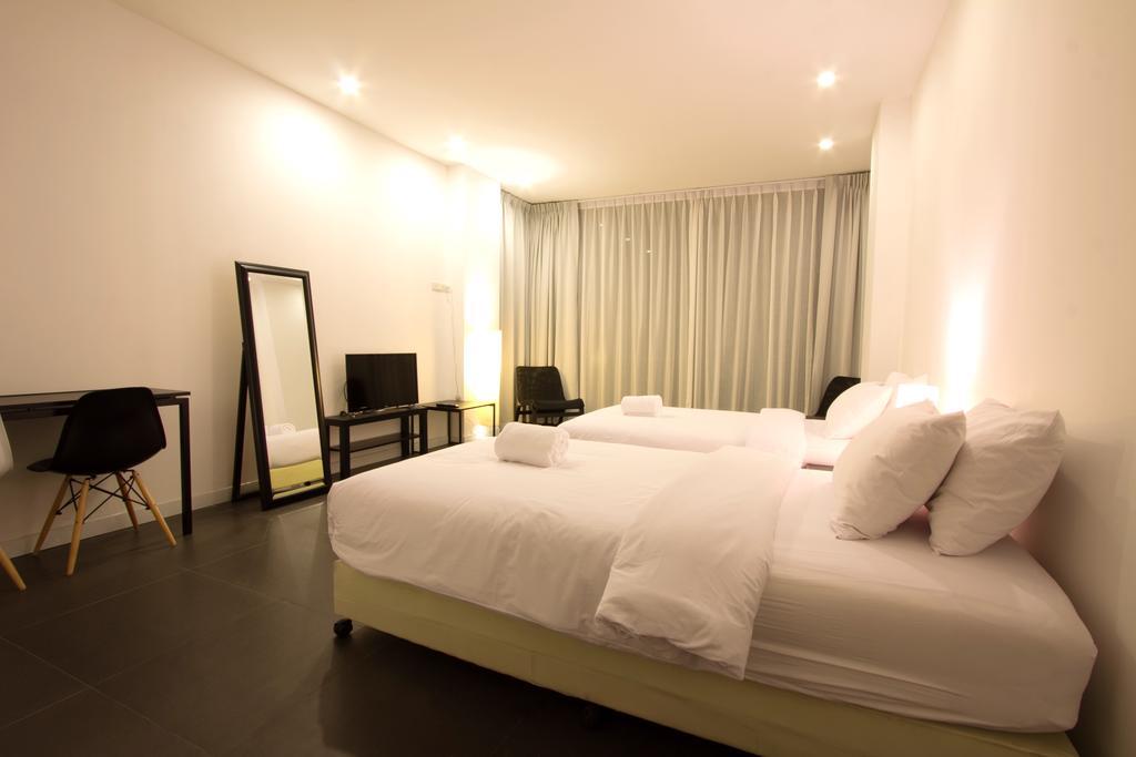 Triple Room with 1 Double Bed and 1 Single Bed